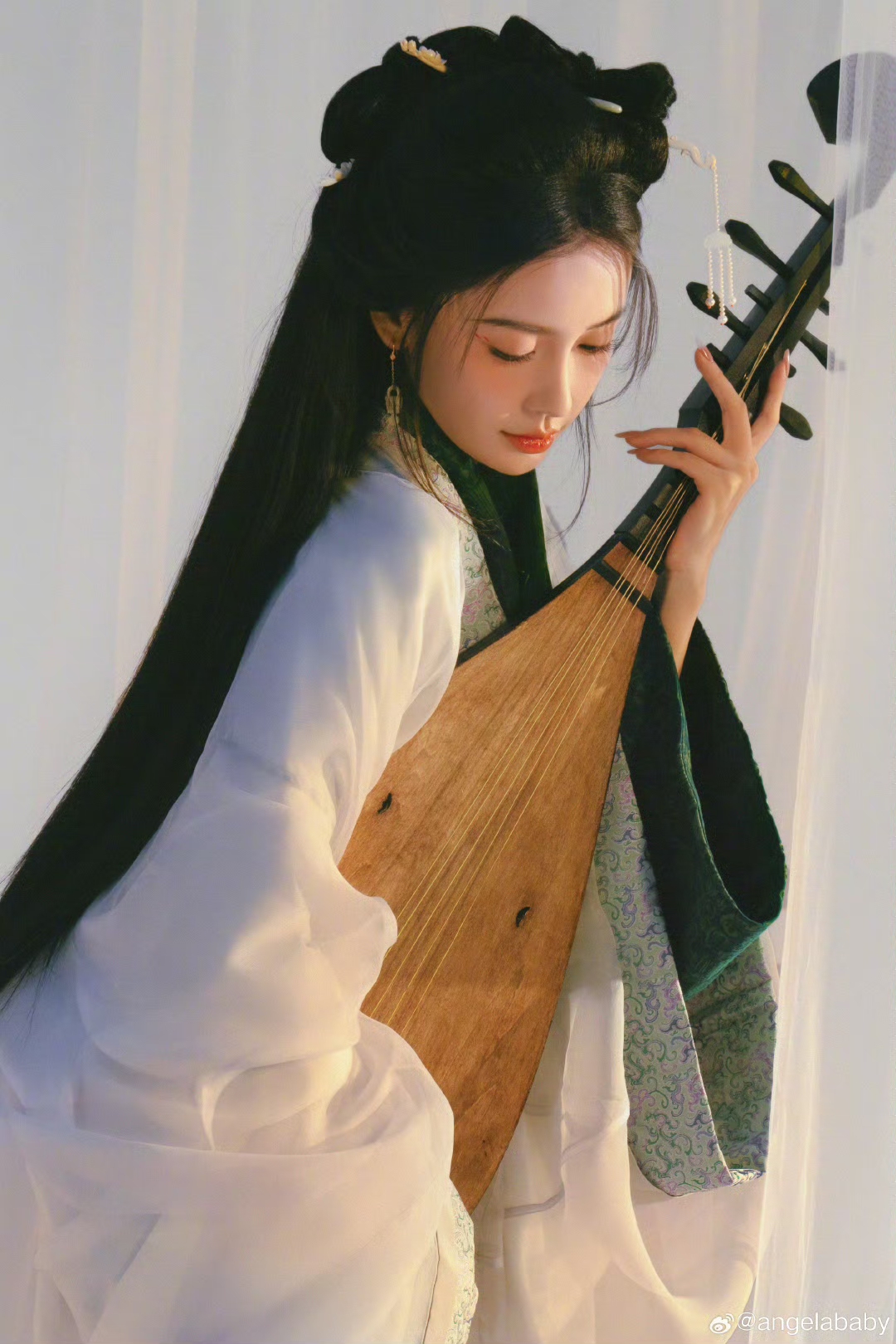 美女图片微信头像背影酷霸气_美女图片微信头像