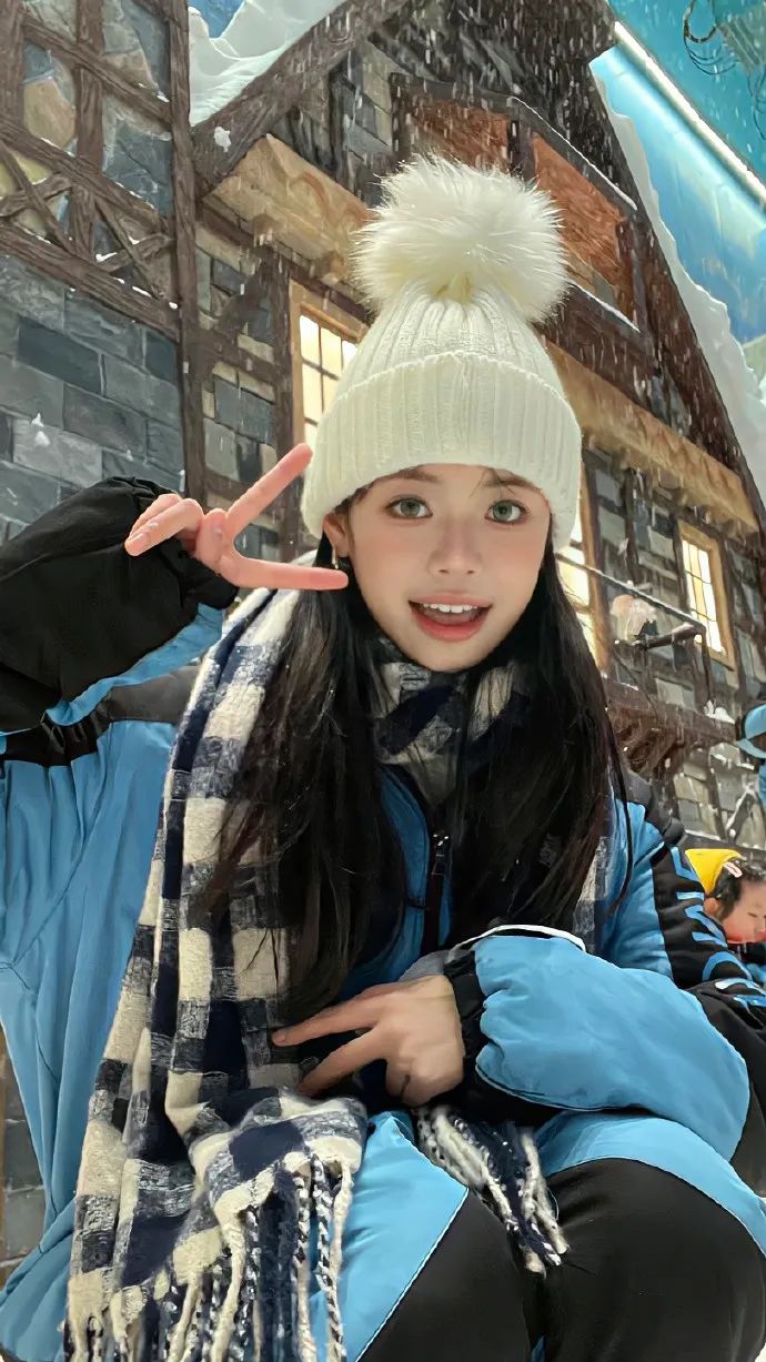 【翼飞冲天之天际战骑】美女自拍_美女壁纸图片2025最新款