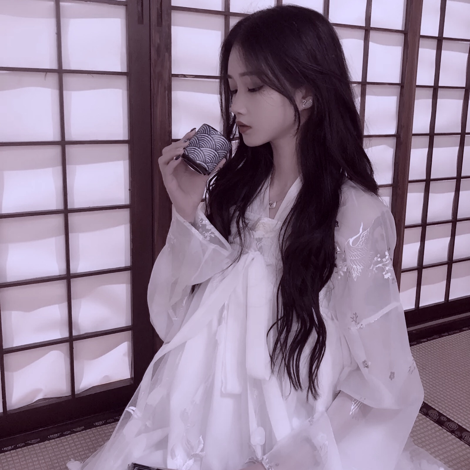 美女图片微信头像背影_美女头像真人头像可爱