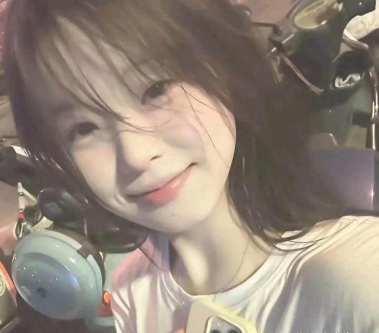潜艇总动员4：章鱼奇遇记_美女头像真人侧脸