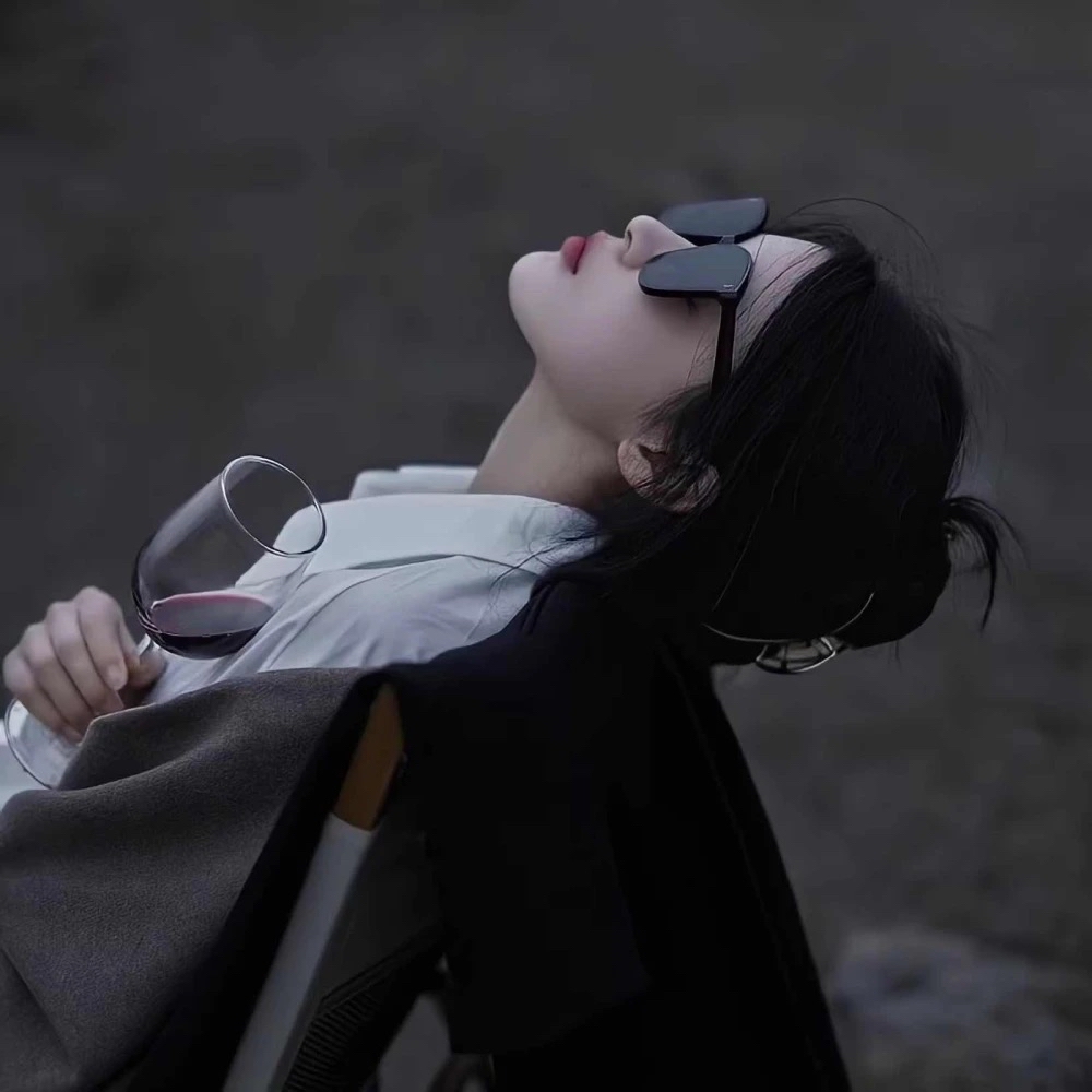 美女高雅造型_美女壁纸桌面免费
