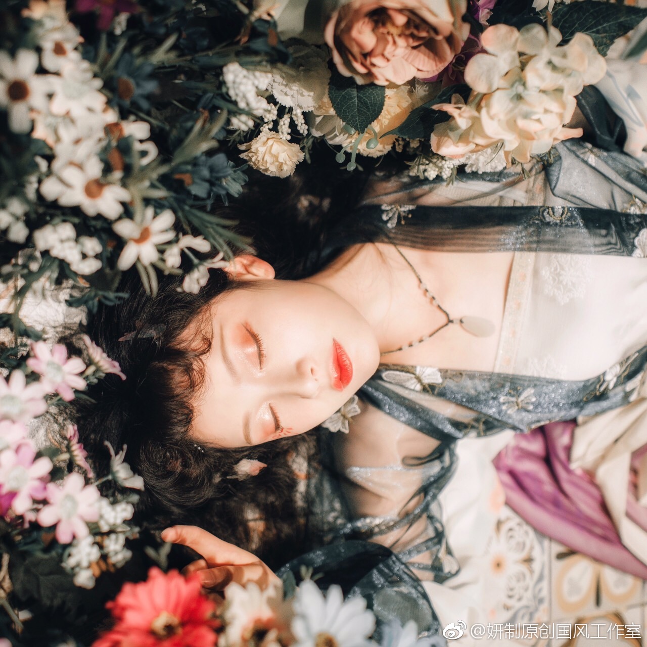 美女照片真人图片背面_美女头像真人气质