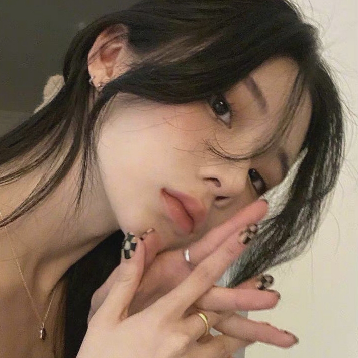 美女头像真人很吸引人_美女热舞